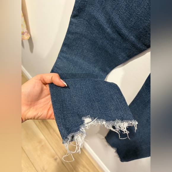 NWT- Good American-GOOD LEGS CIGARETTE JEANS - Picture 4 of 6